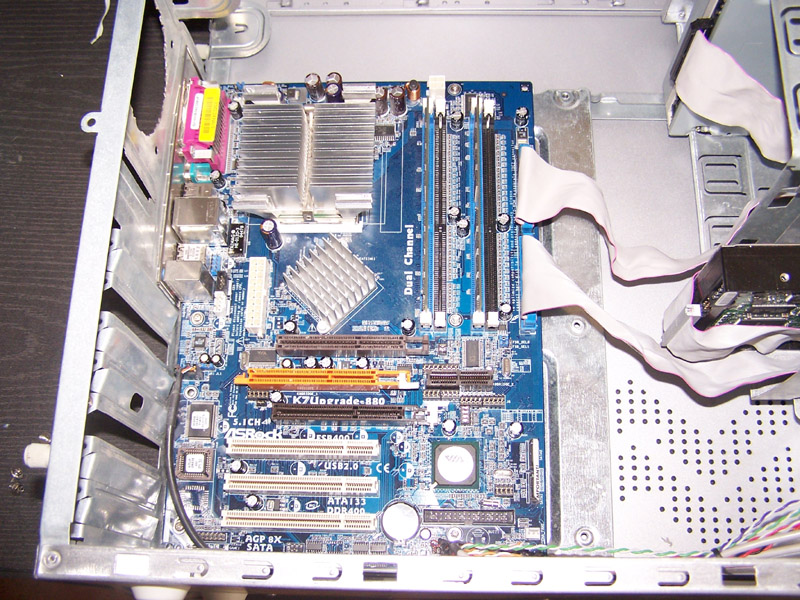 motherboard uloĹľenĂˇ v case