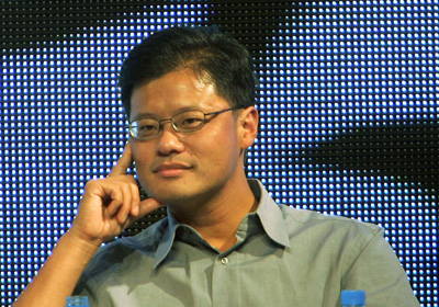Jerry Yang pĂ¸evzato z http://images.forbes.com/media/lists/54/2006/R4Q2.jpg